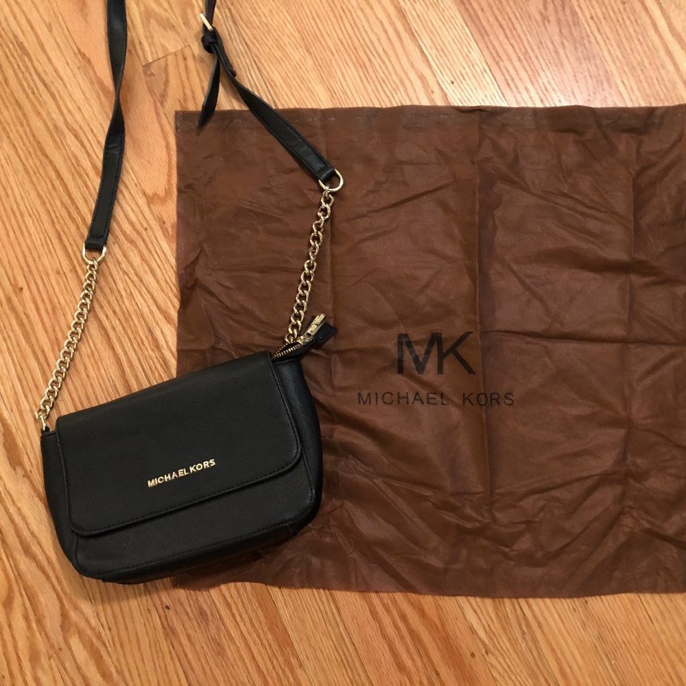 Michael Kors black crossbody with gold details - Picture 2 of 12